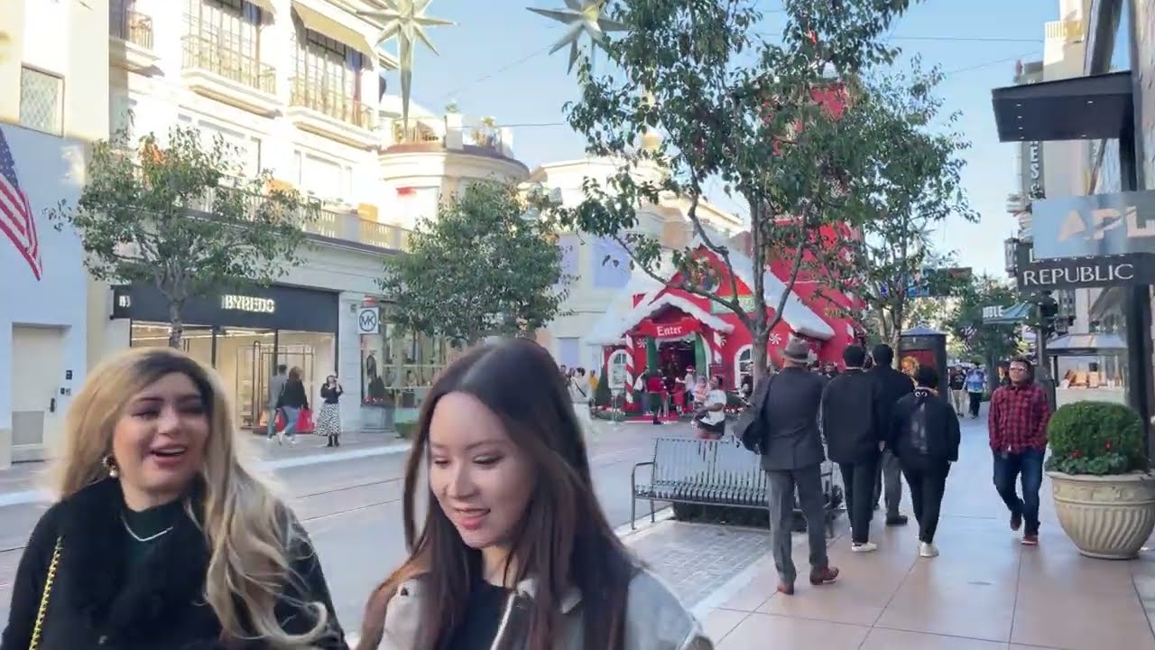 Walking the Streets of Los Angeles and some shopping malls on a nice sunny Winter day. 