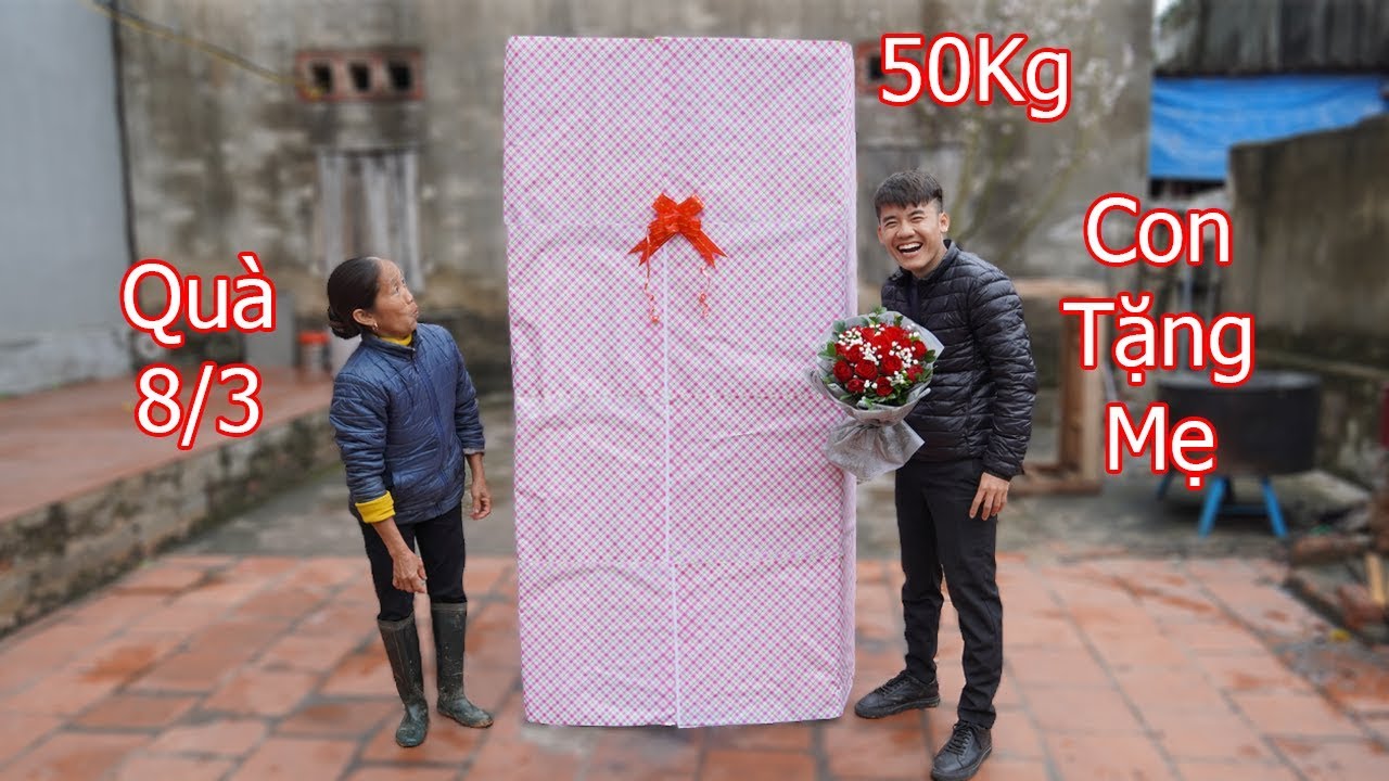 Hưng Vlog - Tặng Món Quà 8/3 Khổng Lồ Nặng 50Kg Cho Mẹ Bà Tân Vlog Sẽ NTN