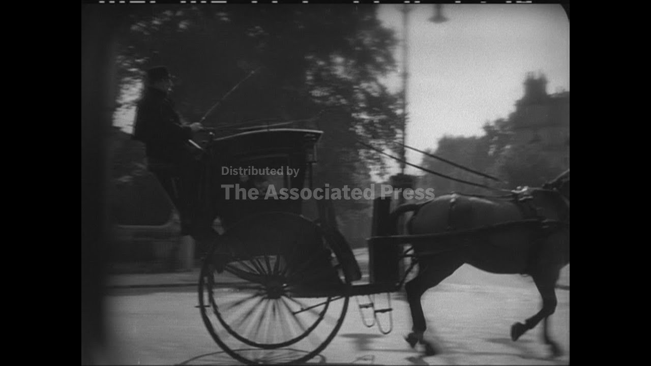 HORSE DRAWN VEHICLES - PERIOD - B/W
