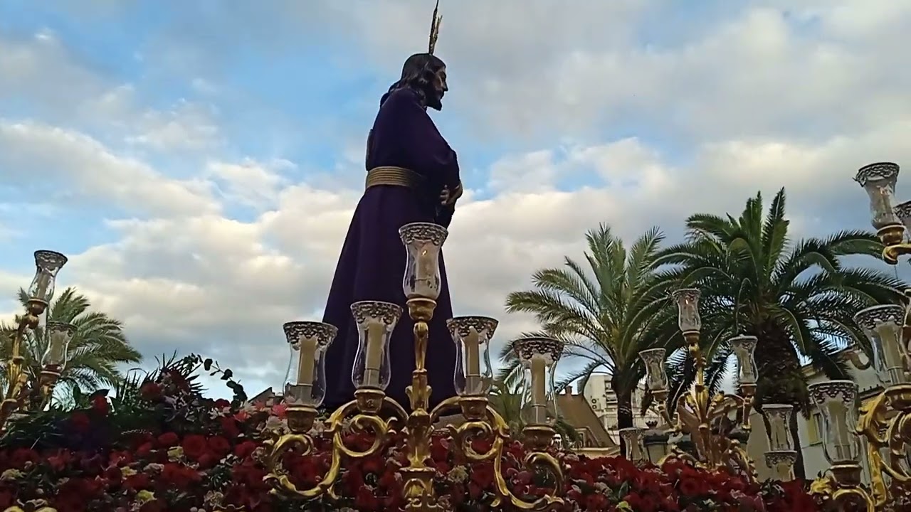 Cristo del cautivo por la plaza de San Pedro(Huelva)