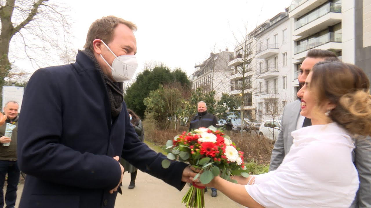 Trautermin 2.2.22: Oberbürgermeister Dr. Keller überrascht Hochzeitspaare