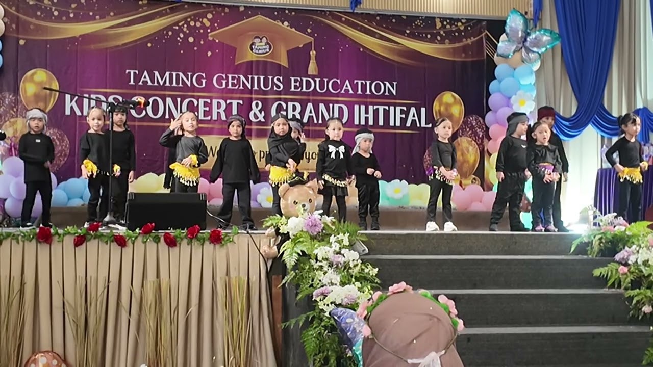 Hari Graduasi Carissa dan adreena 2025