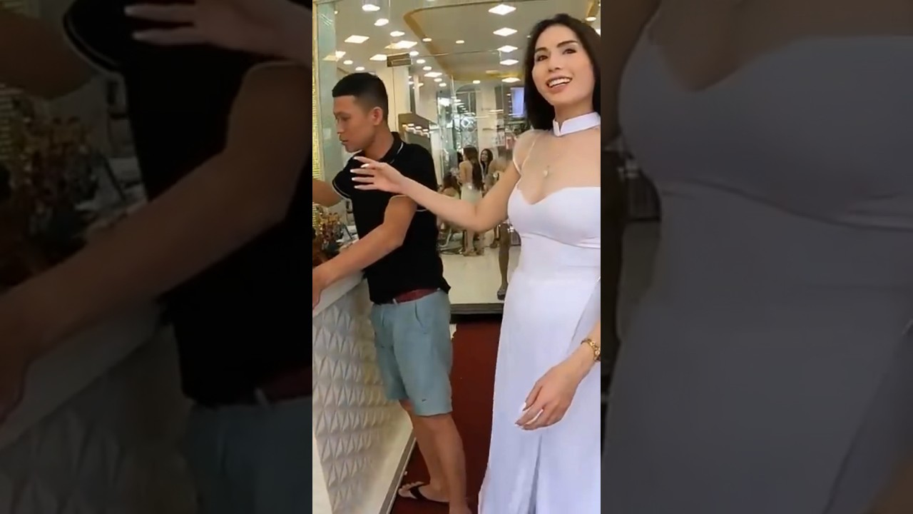 Walking into a Vietnamese Salon in Vietnam 🇻🇳 #shorts