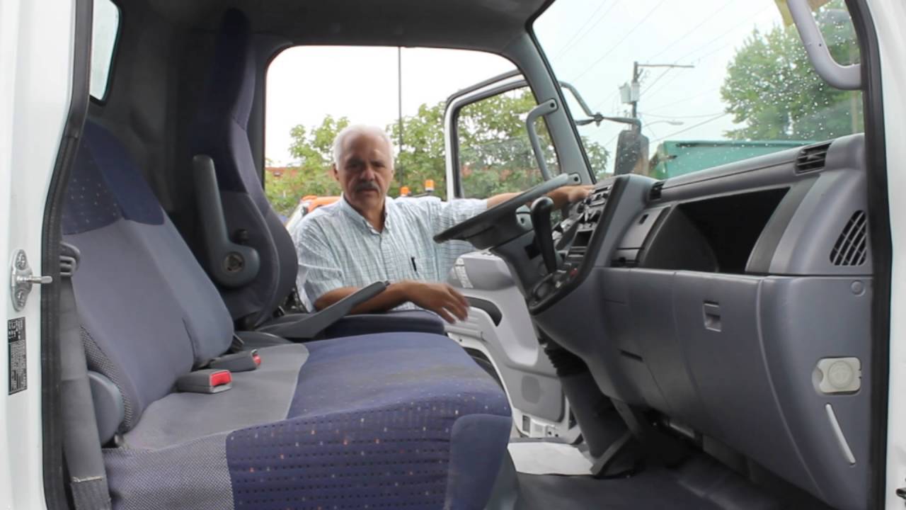 Town and Country Truck #6050: 2008 MITSUBISHI FUSO FE145 20 Ft. Box Truck