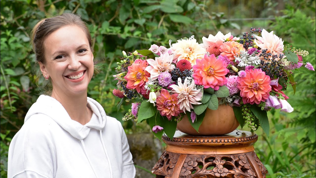Pumpkin Flower Arrangement // Pumpkin Centerpiece // Cut Flower Garden VLOG // Northlawn Flower Farm