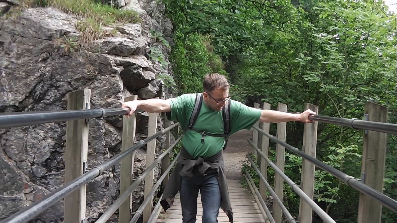 Walking World : The Alyn Gorge (HD)