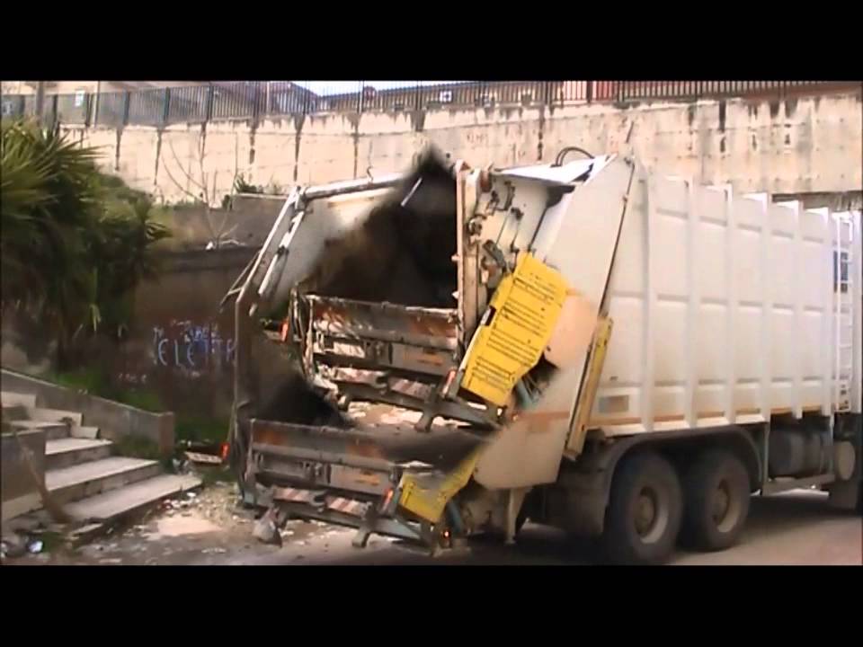 Filmato Camion raccolta rifiuti