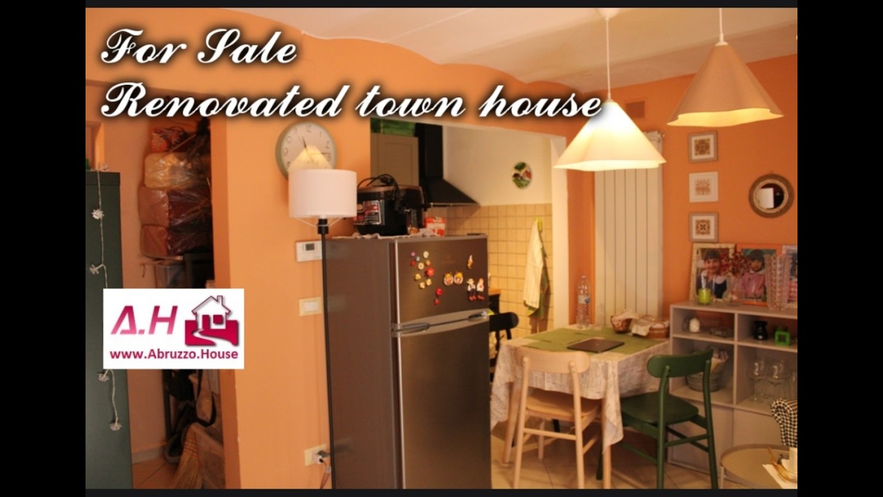 Fully renovated town house of 50sqm in a lively location with one bedroom, one bath, balcony