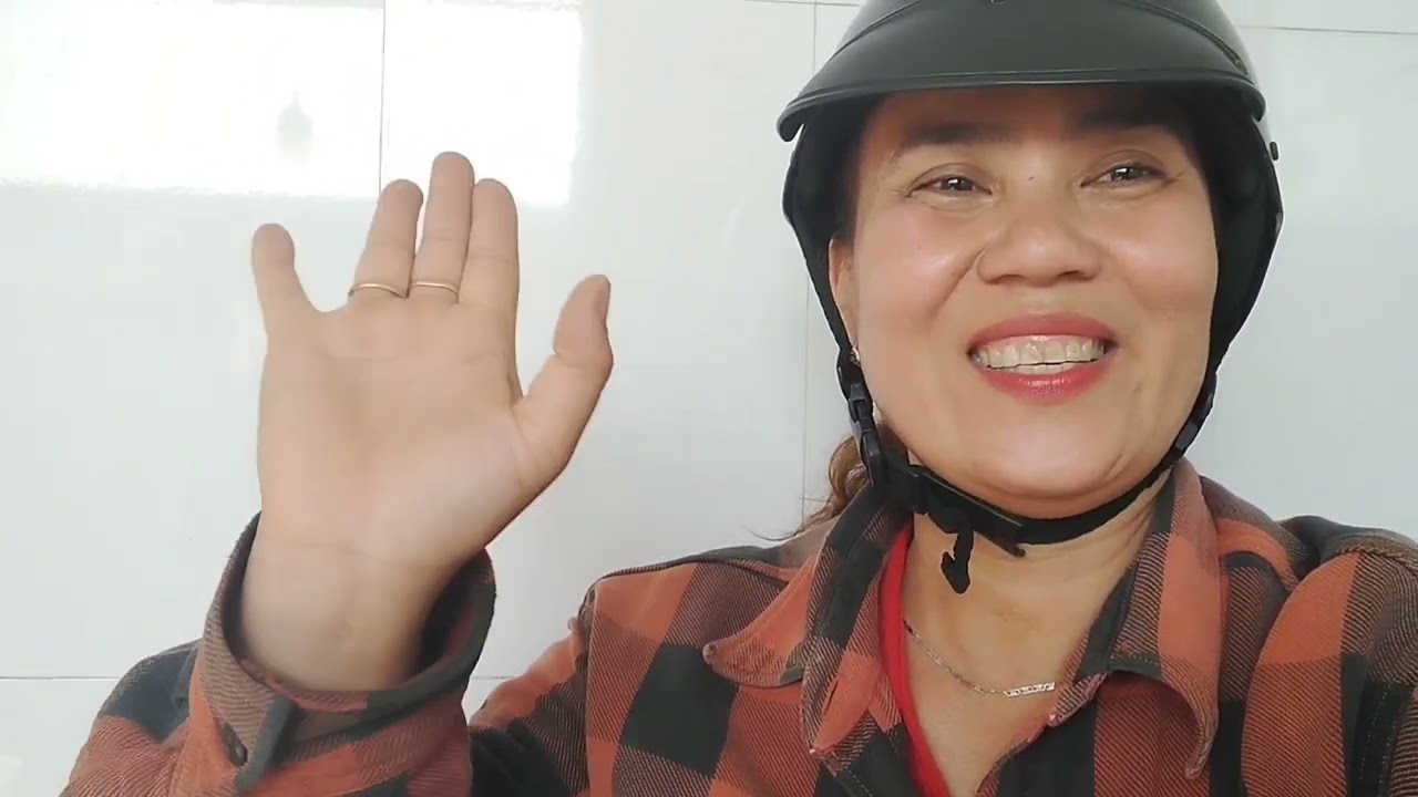 Cuộc Sống Mưu Sinh Hàng Ngày Của Cô Tiên Miền Tây Bán Trái Cây 