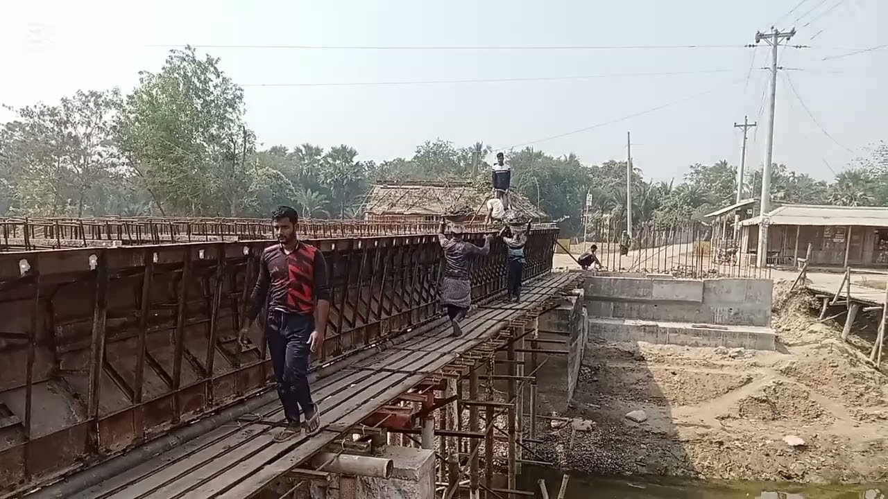 24 সাতক্ষীরা কালিগঞ্জ দুদলী ব্রিজ ভিমের কাজ চলিতেছে 