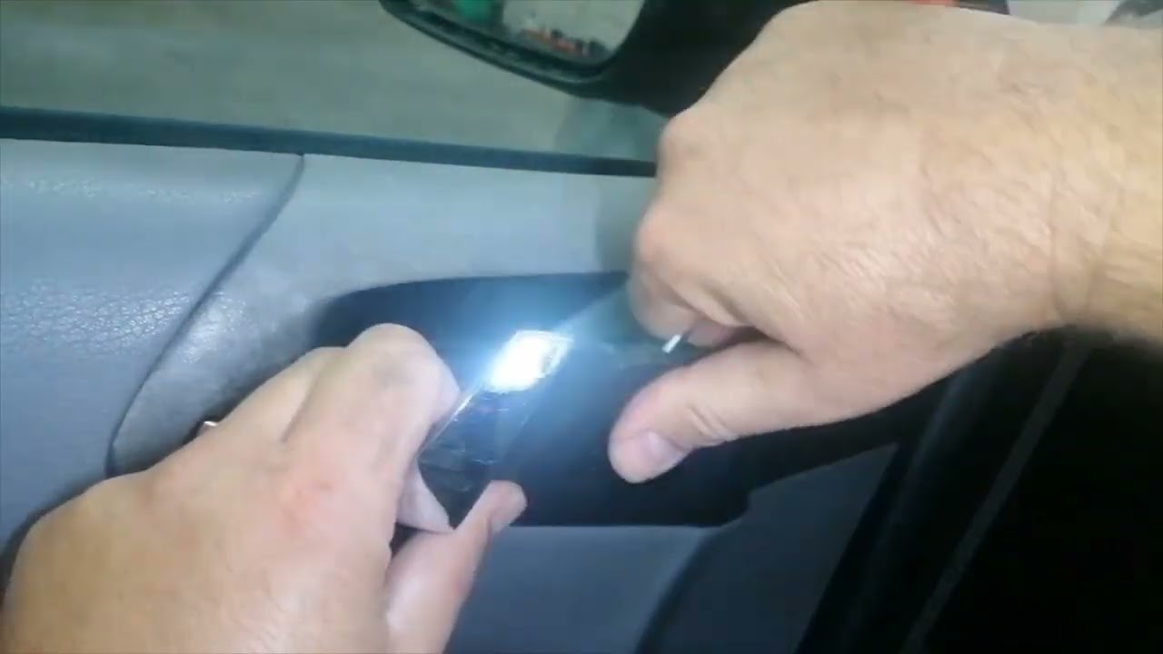 How to Remove Door Panel Škoda Octavia
