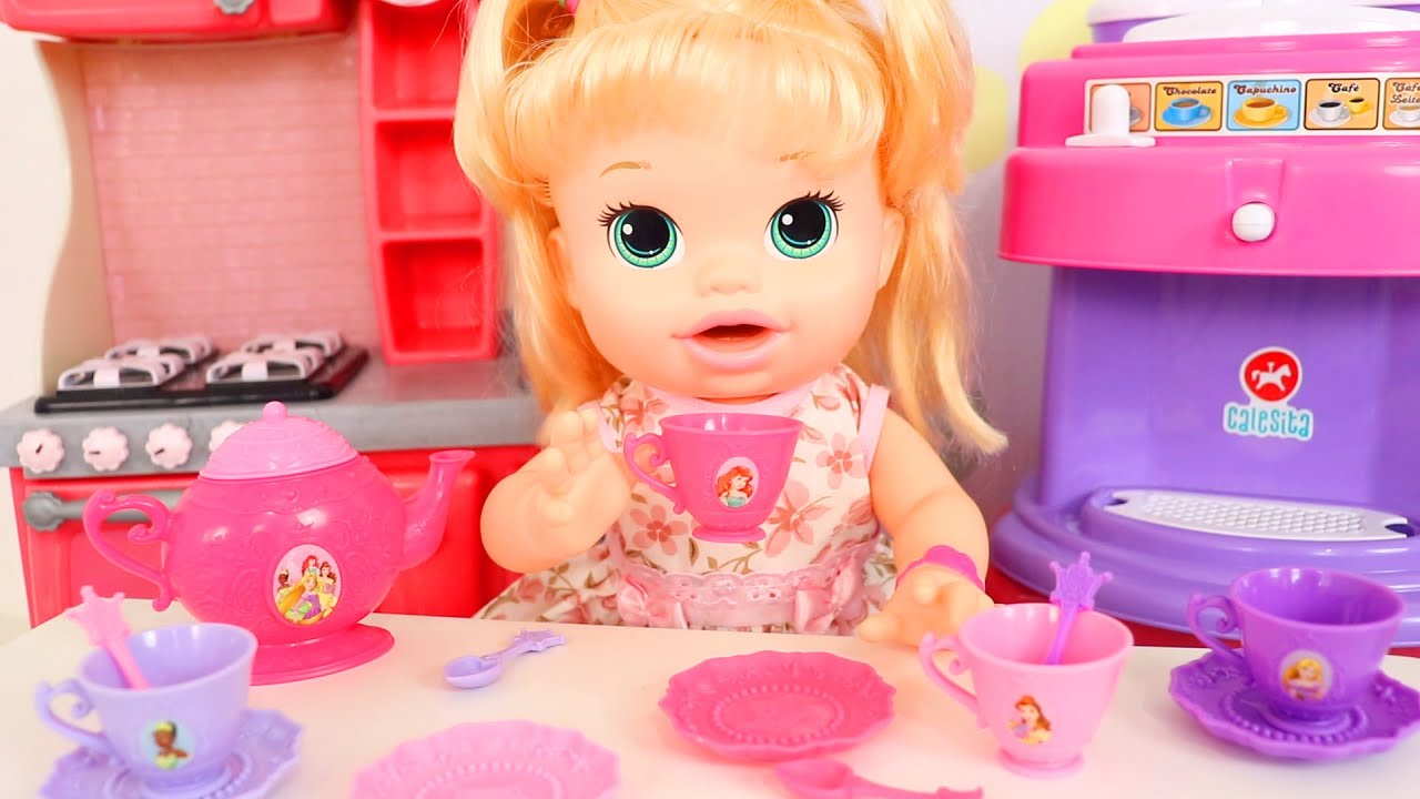 BABY ALIVE SARA GANHOU UM KIT DE COZINHA DAS PRINCESAS