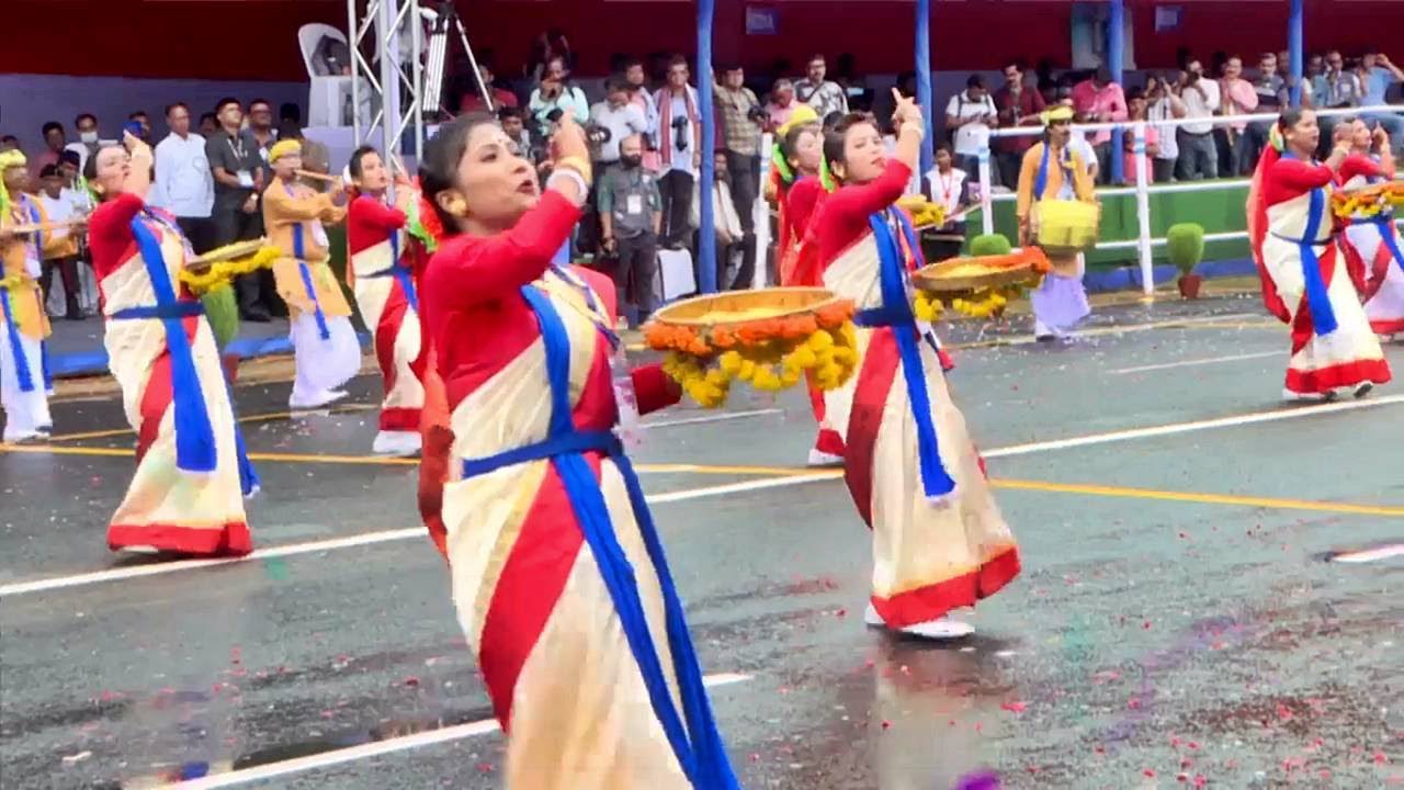 Chailon Bati: হস্তে নিয়া চাইলন বাতি, মুখ্যমন্ত্রীর সামনে বৈরাতী নৃত্য