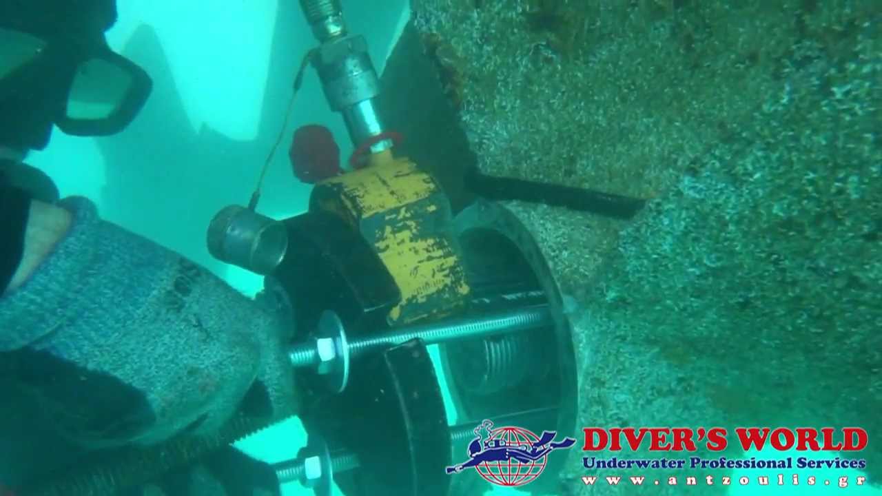 Propeller removal - DIVER'S WORLD - Antzoulis