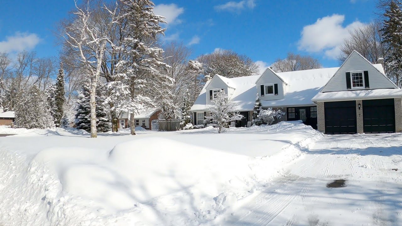 Winter Snowfall Toronto Canada Nice And Cozy Homes in Snow Day