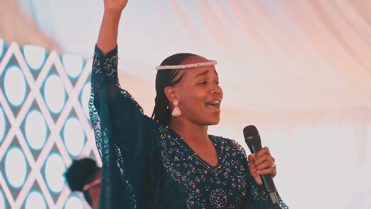 Maggy Seurey singing 