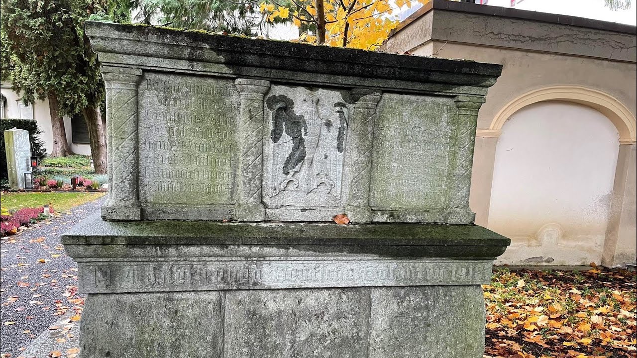 Das Mausoleum von 1938 und seine Vergangenheit……….