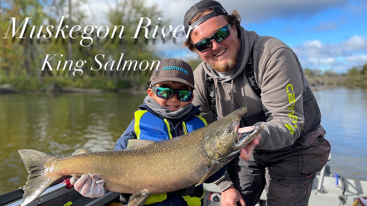 Salmon fishing in Muskegon river Michigan 10/7/2022- Strong fight! King salmon vs 6 years old Sosuke