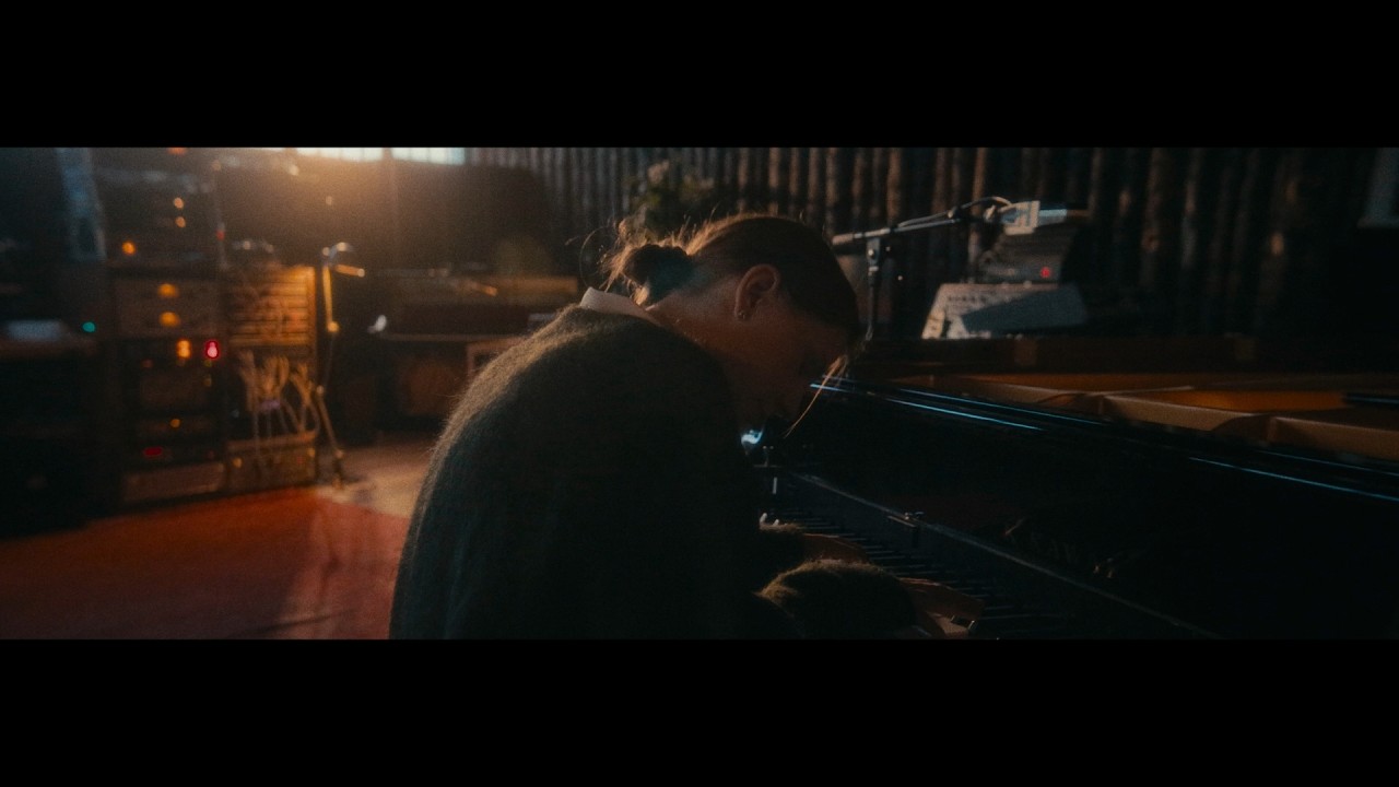 YANA - All Alone (Live from Reykjav&iacute;k)