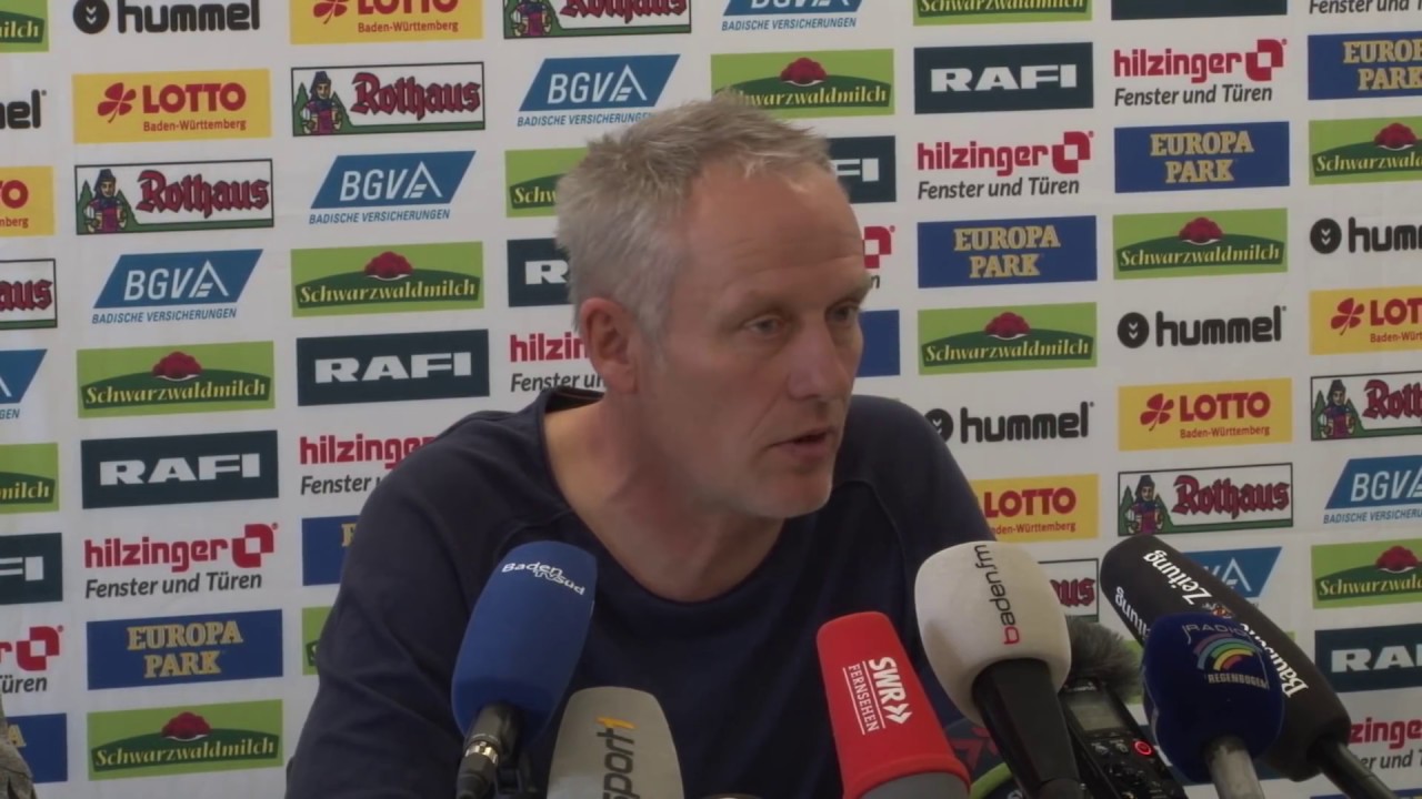 Christian Streich wehrt sich gegen Reporter: 