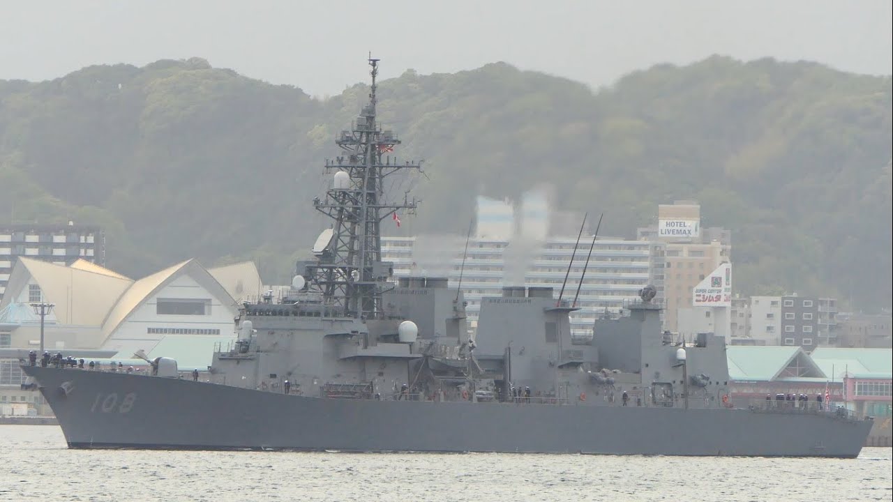 護衛艦あけぼの　鹿児島出港