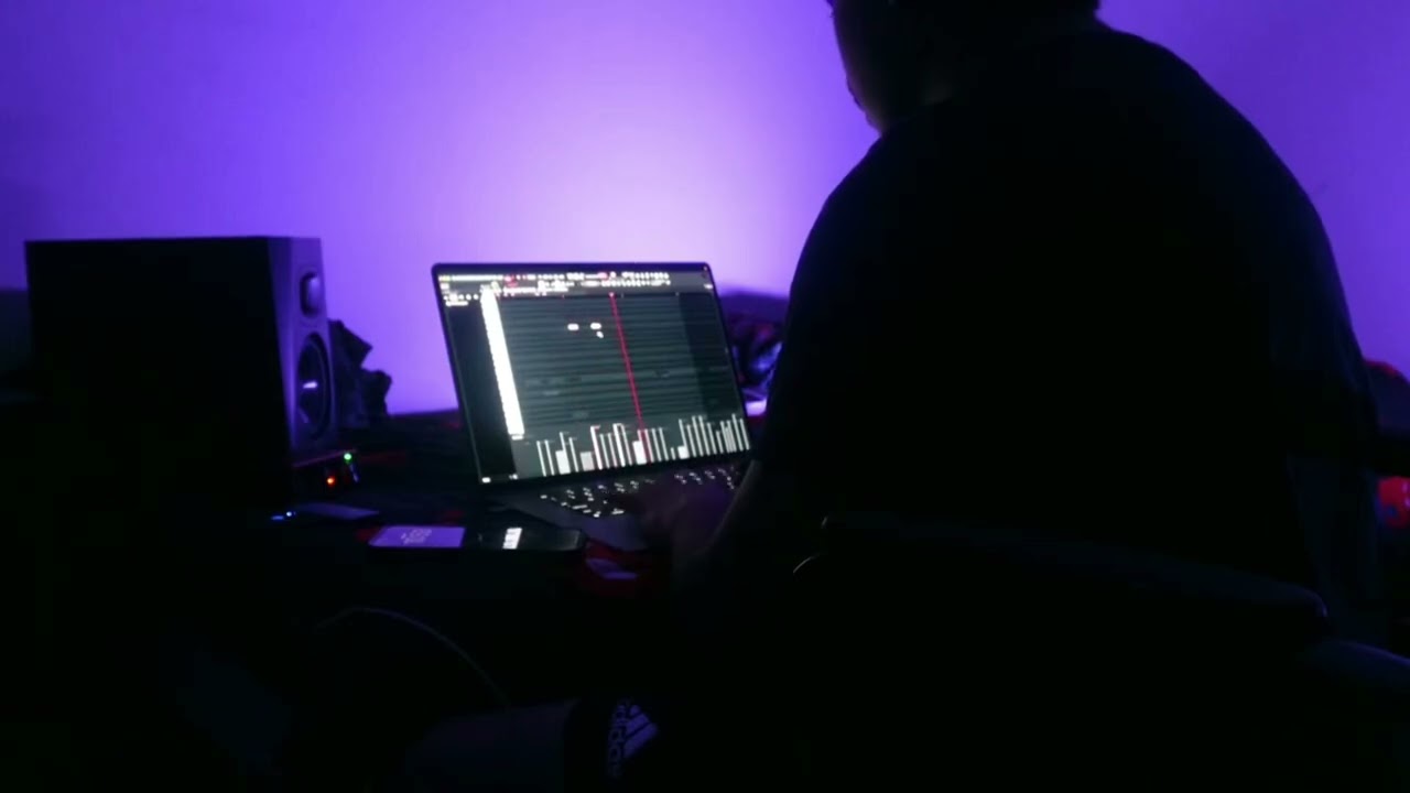 Making a DARK ambient trap beat is easy actually...