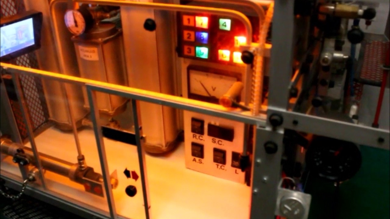 Centrale di Aria Compressa in Miniatura che alimenta una zona industriale di Franco Ferla