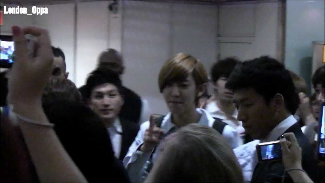 [HD] [FANCAM] EXO Arriving at London Heathrow Airport