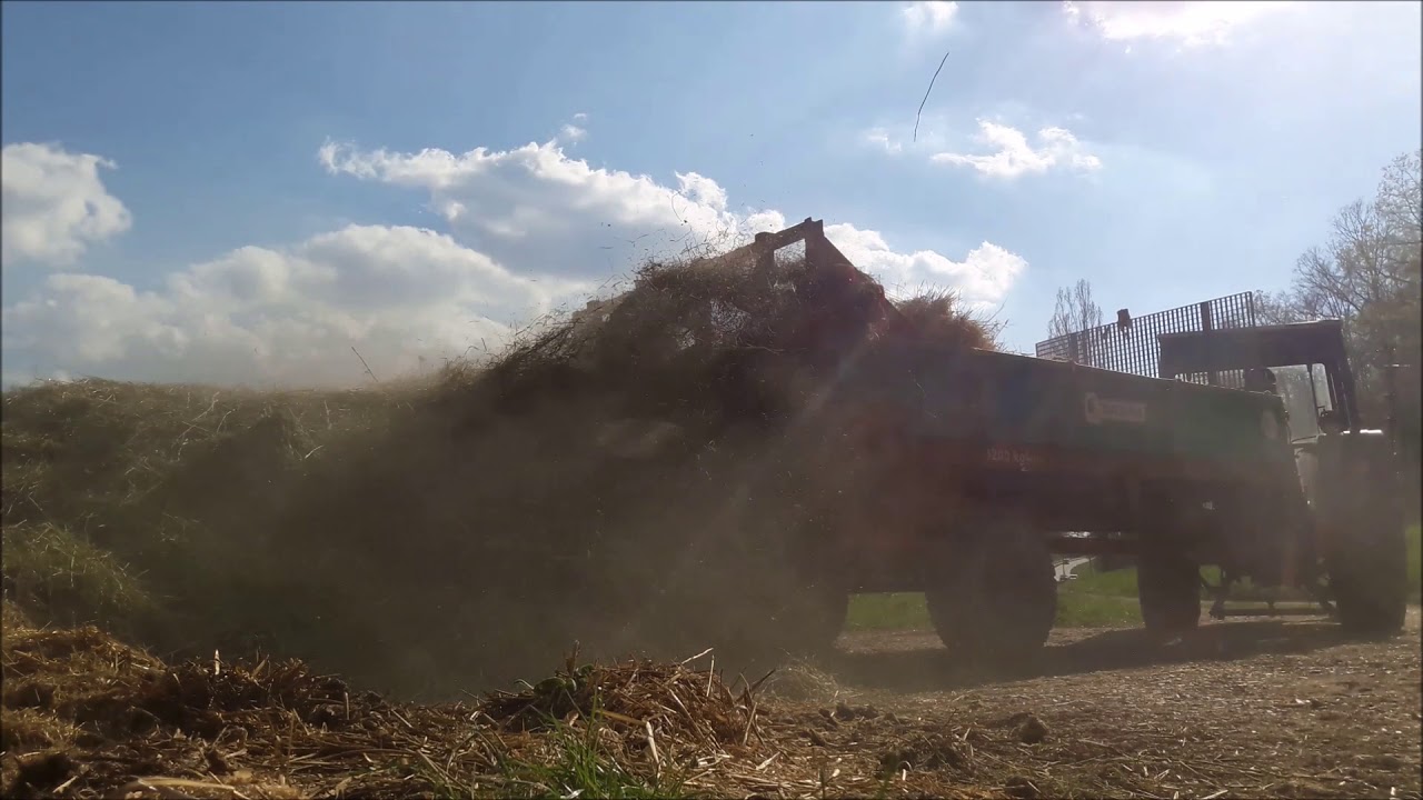 Ballen entsorgen mit John Deere 840