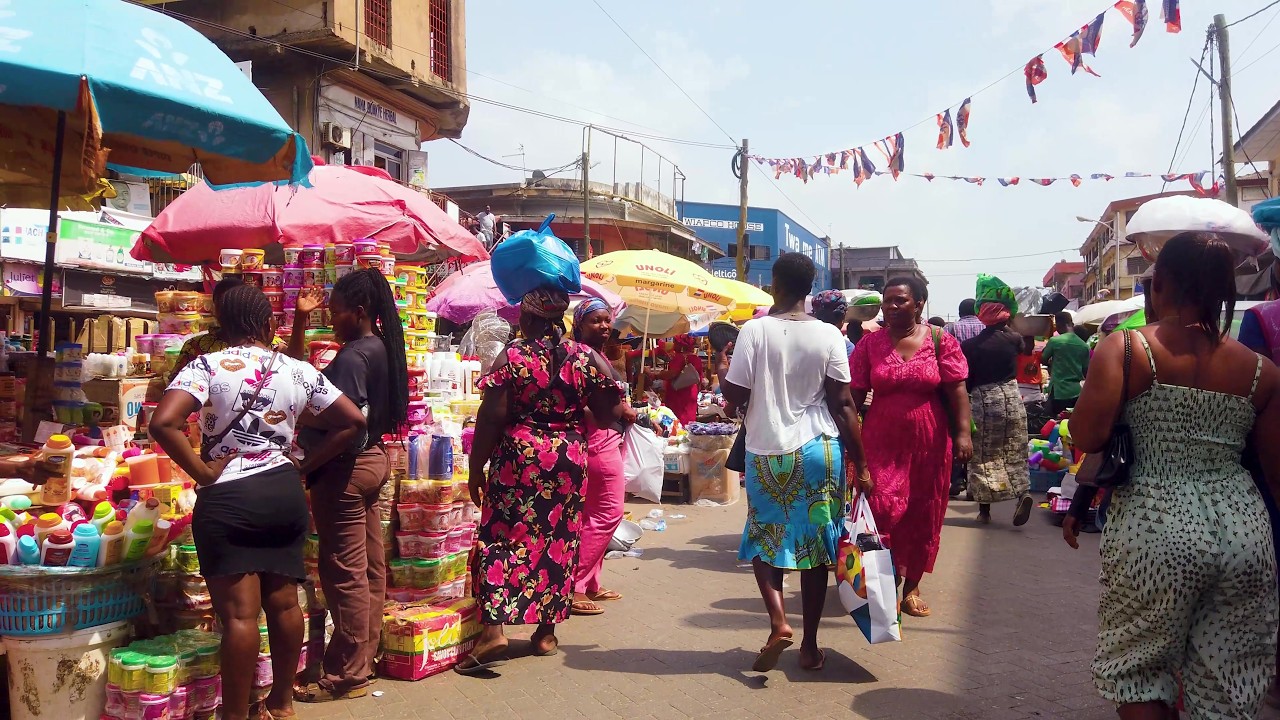 GHANA ACCRA CITY MARKET WALK MAKOLA