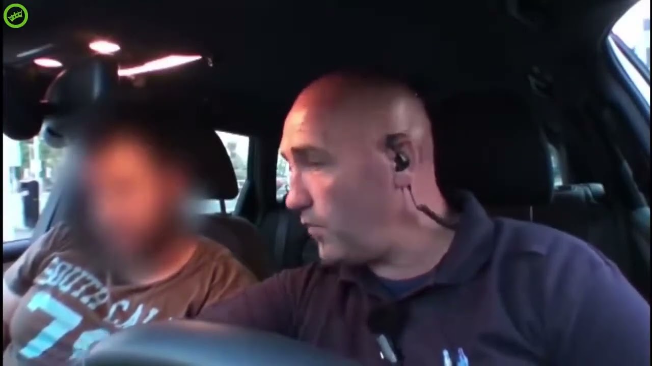 Bestuurder rijdt bijna fietser dood - Wegmisbruikers fragment