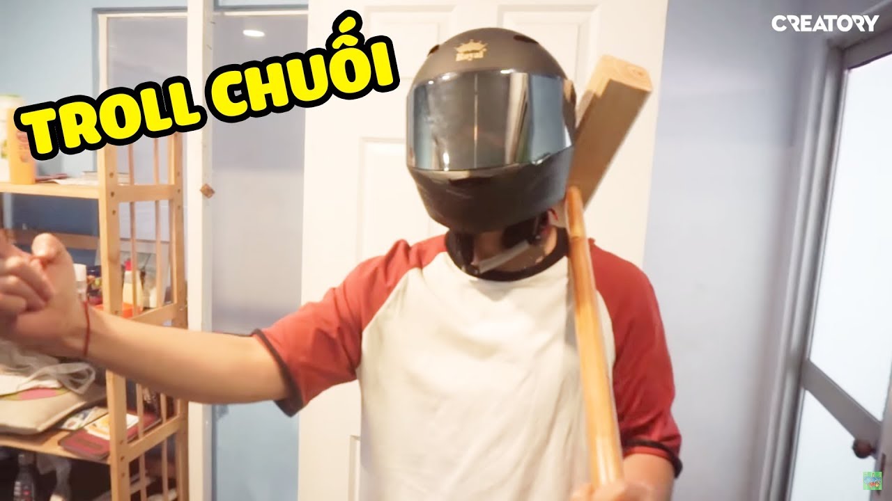 TRÒ ĐÙA ĂN HẾT CÁI BÁNH KEM DO FAN TẶNG