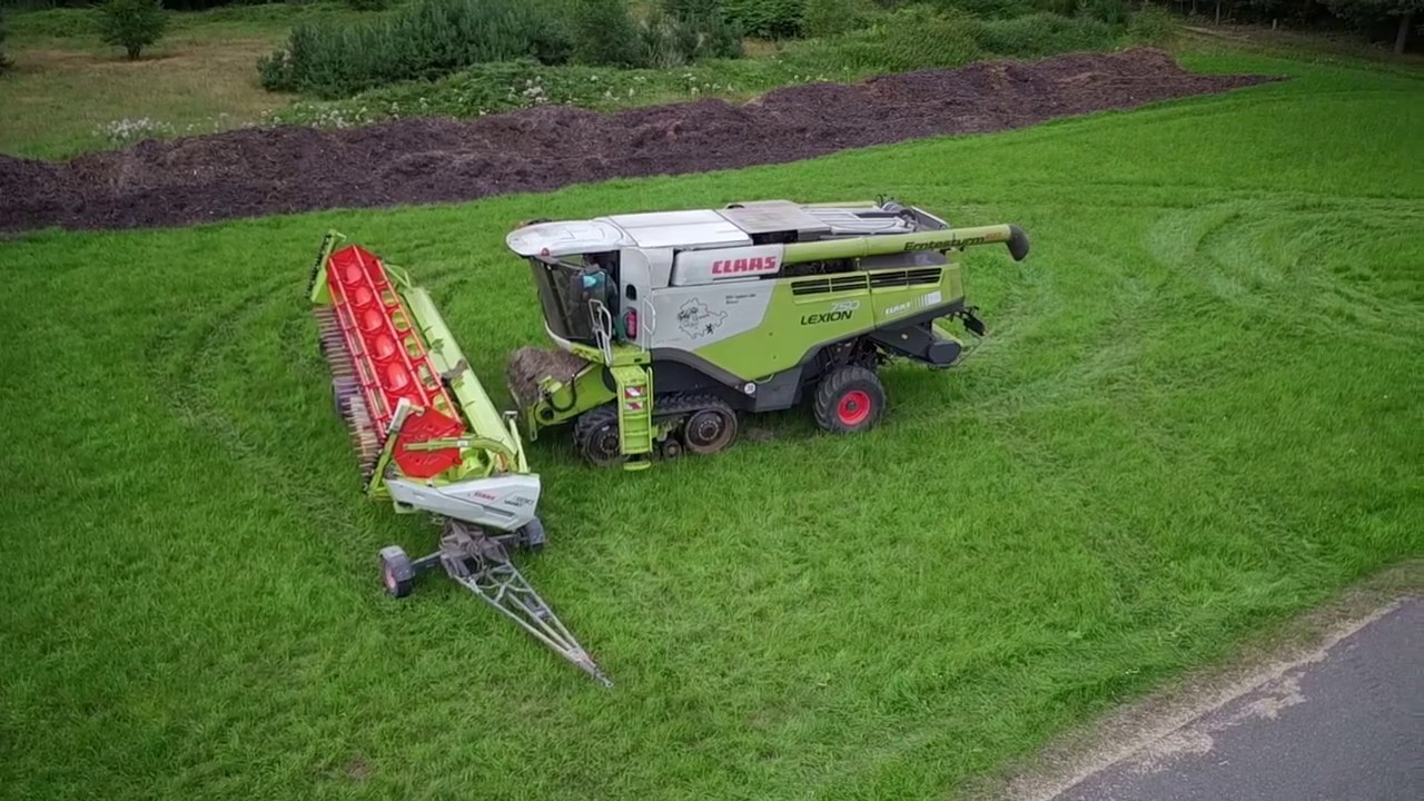CLaas LEXION 750 TT der CLAAS Thüringen Gmbh beim Einsatz in Sonneberg