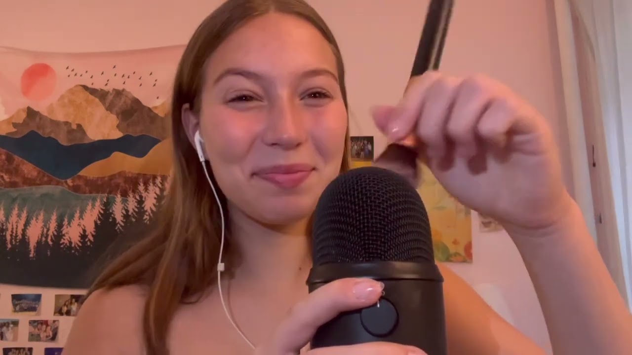 ASMR mic triggers with long nails!