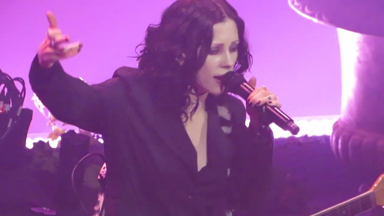 Pale Waves - Not A Love Song (live)