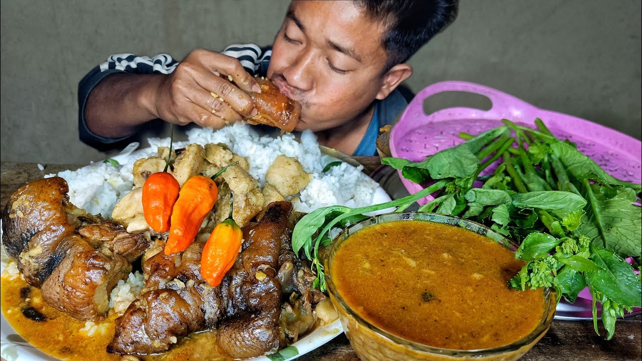 Eating spicy pork cooked with taro roots🔥| Northeast India.