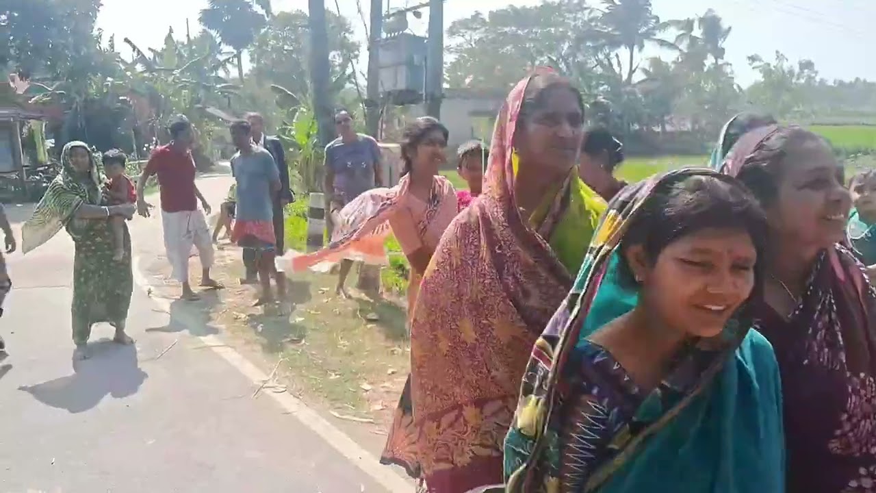 আমাদের গ্রামে যখন বিয়ে করে বউ নিয়ে আসে