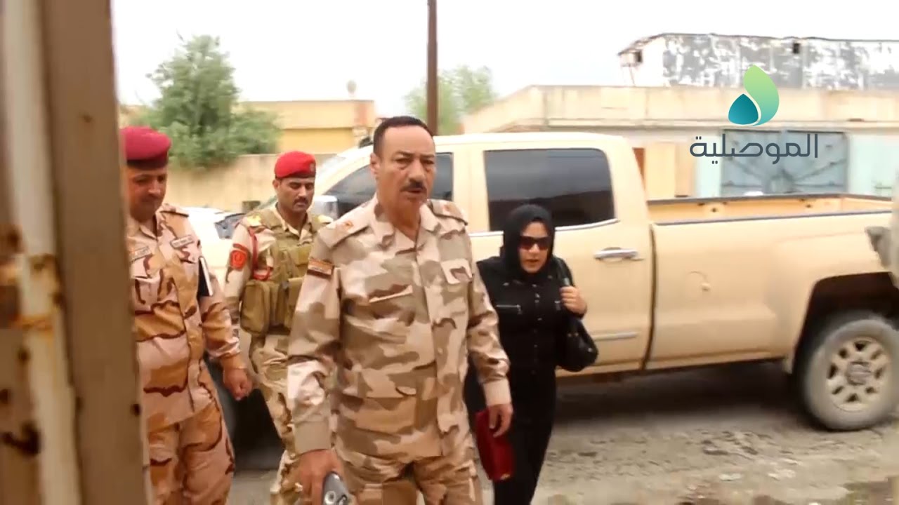 قائد عمليات نينوى يعيد امرأة  مسيحية الى منزلها في حي المهندسين بايسر الموصل