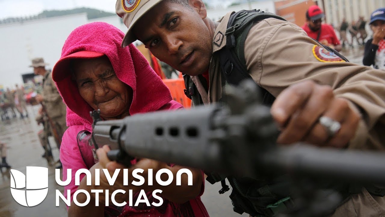 Maduro ordena ejercicios militares en los que participan cientos de civiles