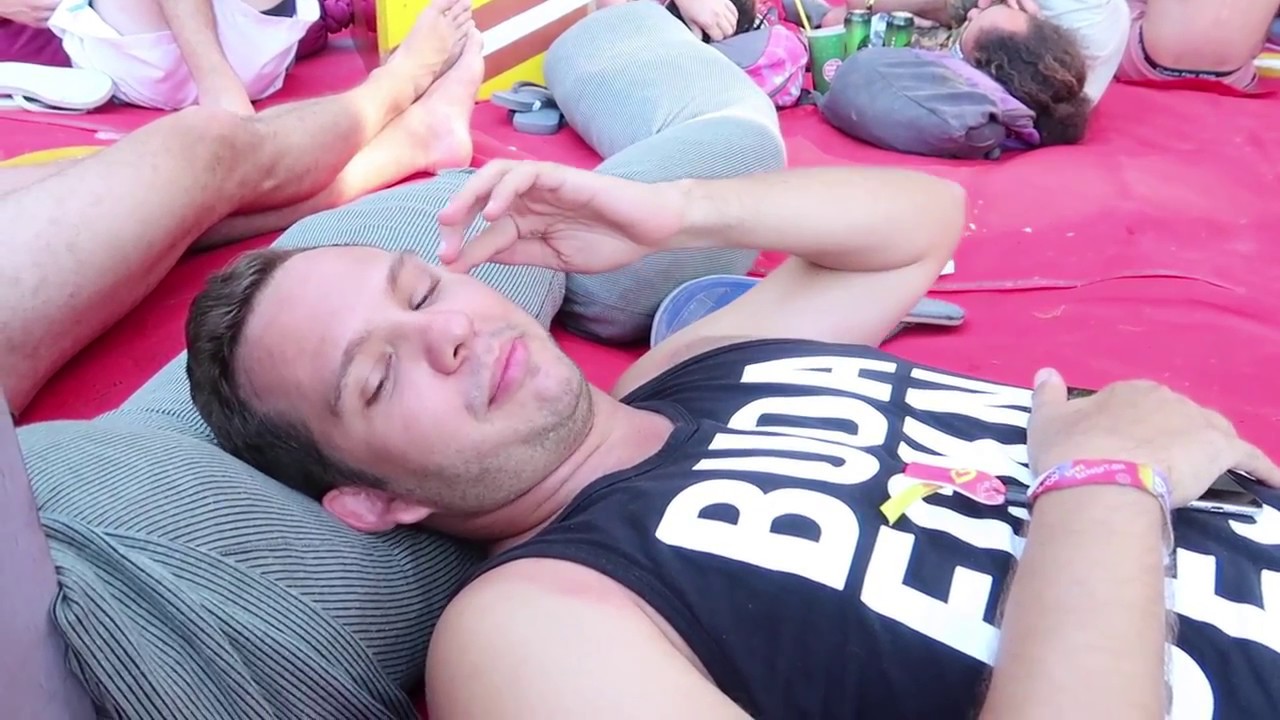 TRUE life of a daily vlogger at festivals! | SZIGET VLOG 2018 #2
