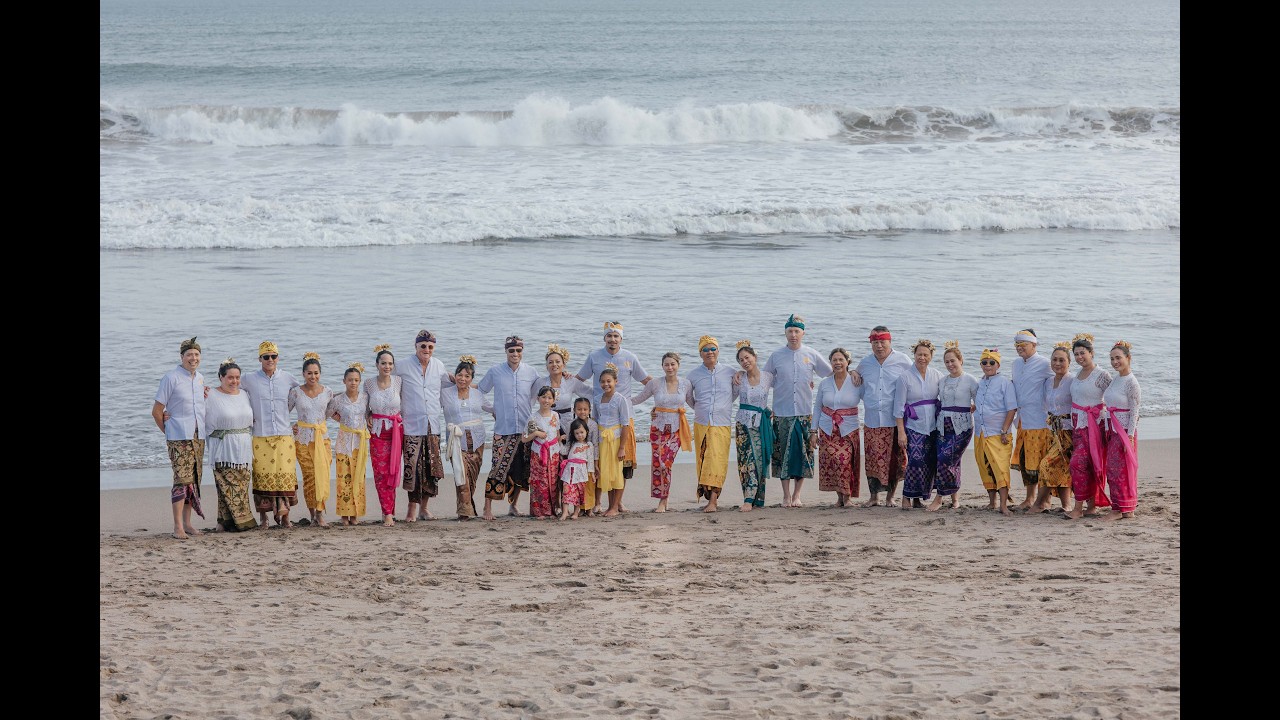 Balinese Costume Family Session | 28-Participant Photoshoot by Dreams Studio Bali at Grand Balisani