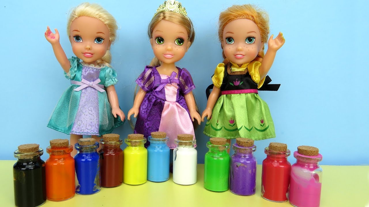 PAINTING ! Elsa and Anna toddlers play with Colors - footprints