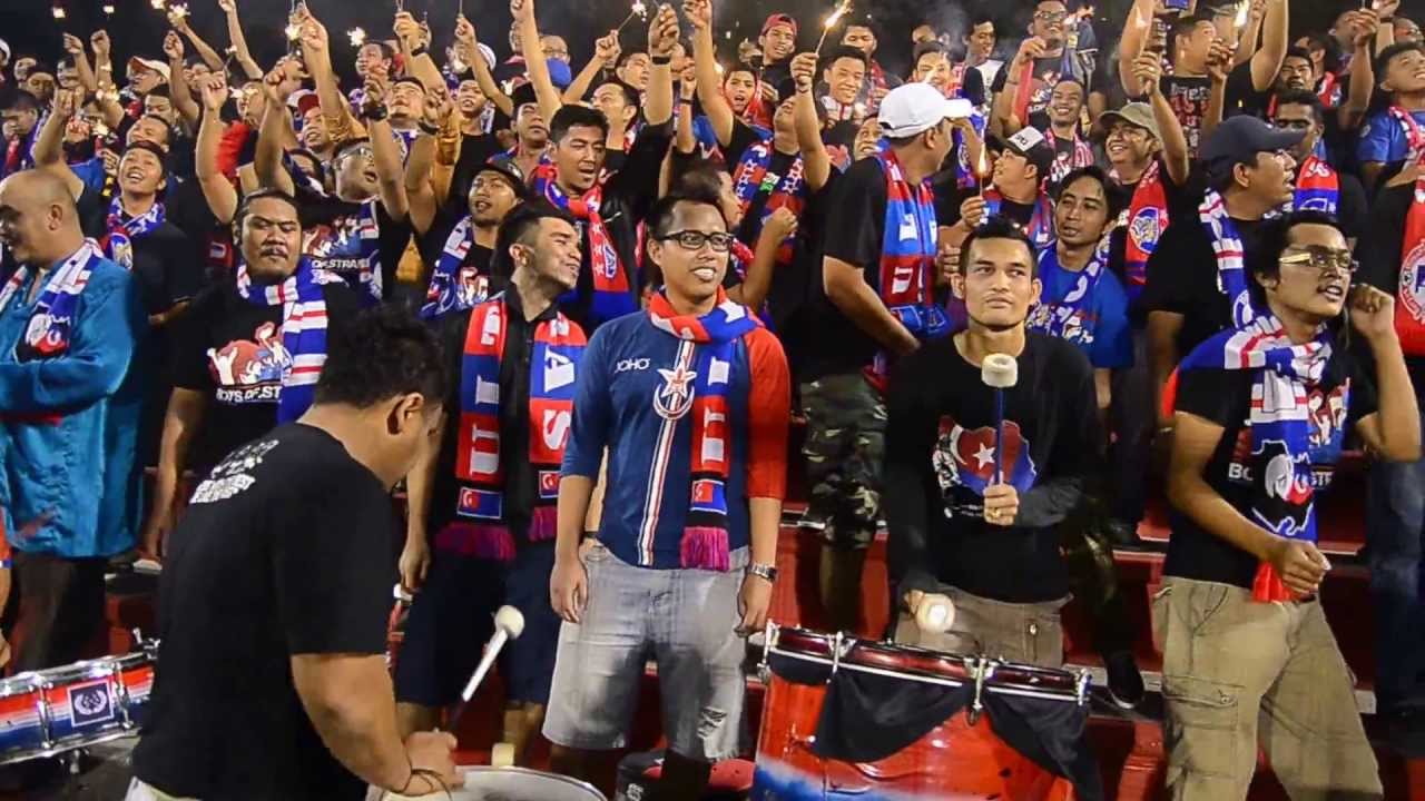 Boys Of Straits dengan lagu raya... (video by Emdabeliu)