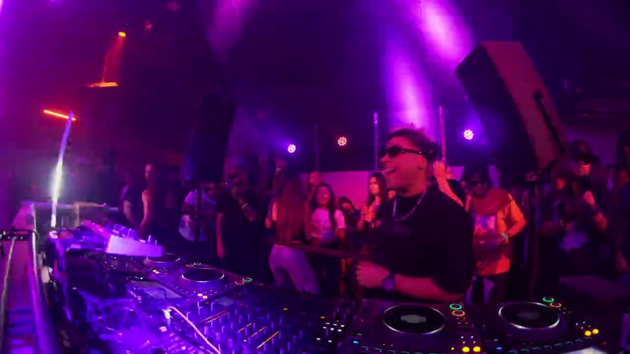 Tony Guerra @ Tony Takes en CDMX Loolooo (Mexico)