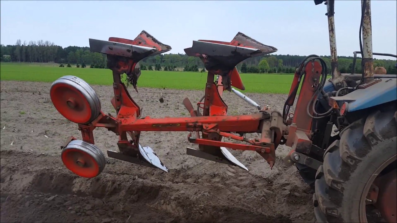 Hanomag beim Pflügen