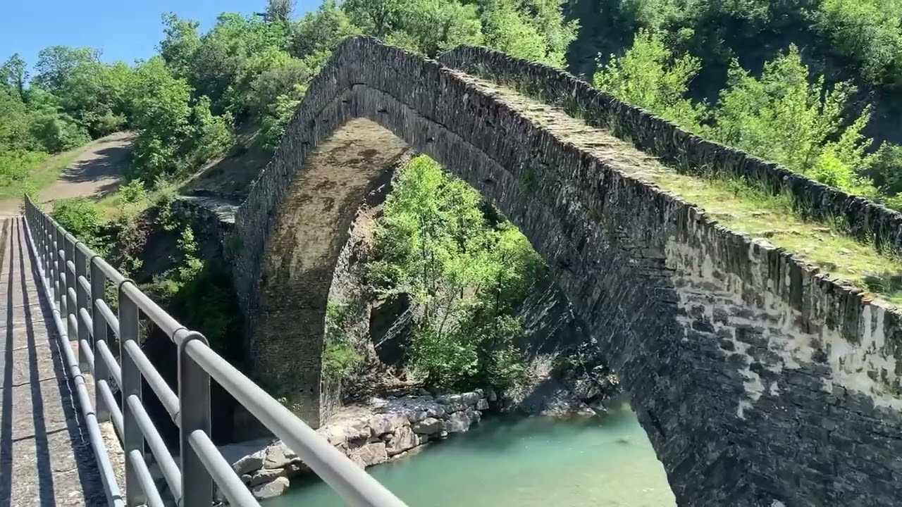 &Pi;έ&tau;&rho;&iota;&nu;&omicron; &Gamma;&epsilon;&phi;ύ&rho;&iota; &Tau;&sigma;ί&pi;&iota;&alpha;&nu;&eta;&sigmaf; &Zeta;&alpha;&gamma;ό&rho;&iota;, Ή&pi;&epsilon;&iota;&rho;&omicron;&sigmaf;. Old Stone Bridge of Tsipiani, Epirus, Greece.