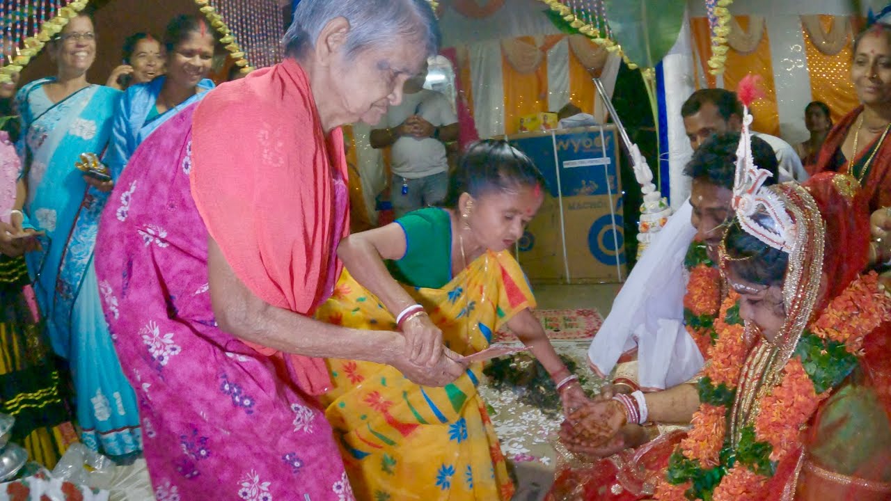 মা বান্ধবীকে নিয়ে এসে পড়লাম নাতিনের বিয়েতে