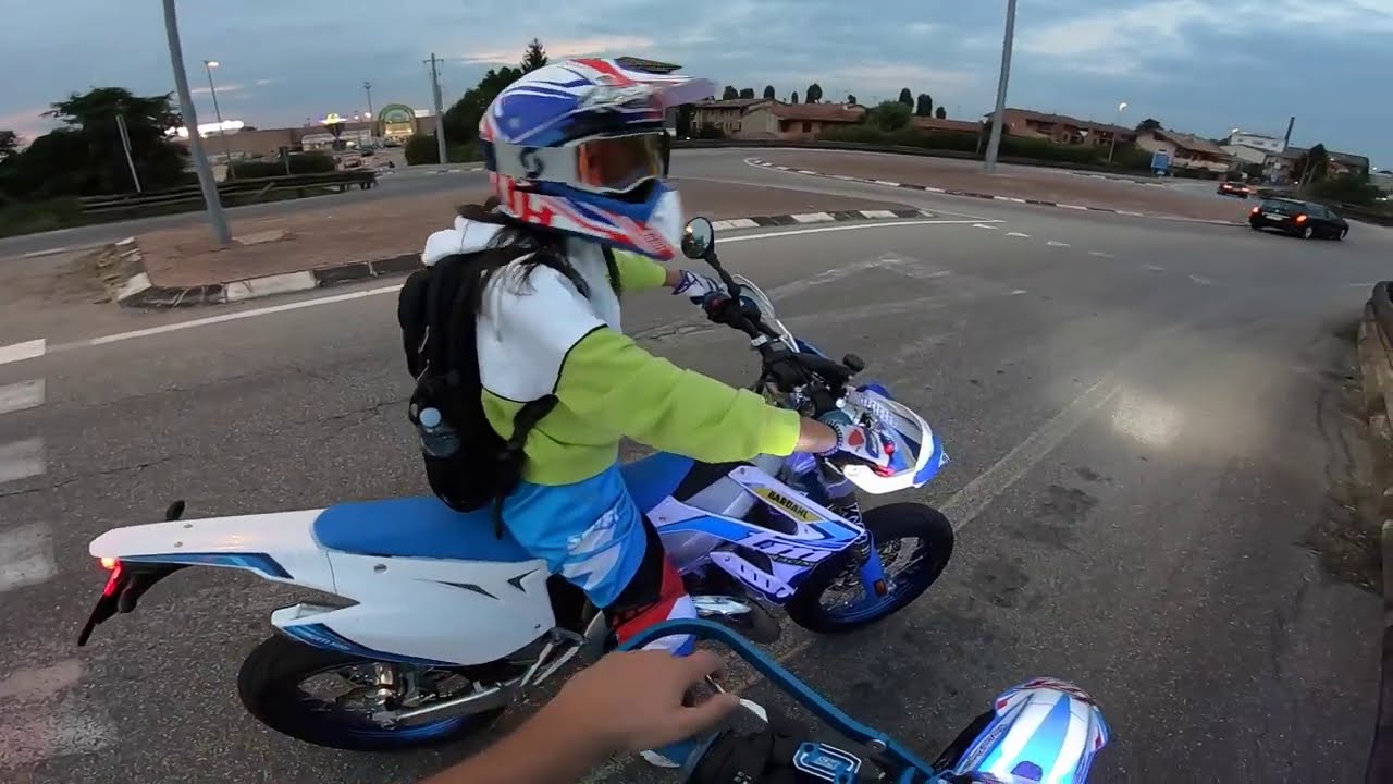 una ragazza con il tm 🤯 |raduno ignorante a pioltello|