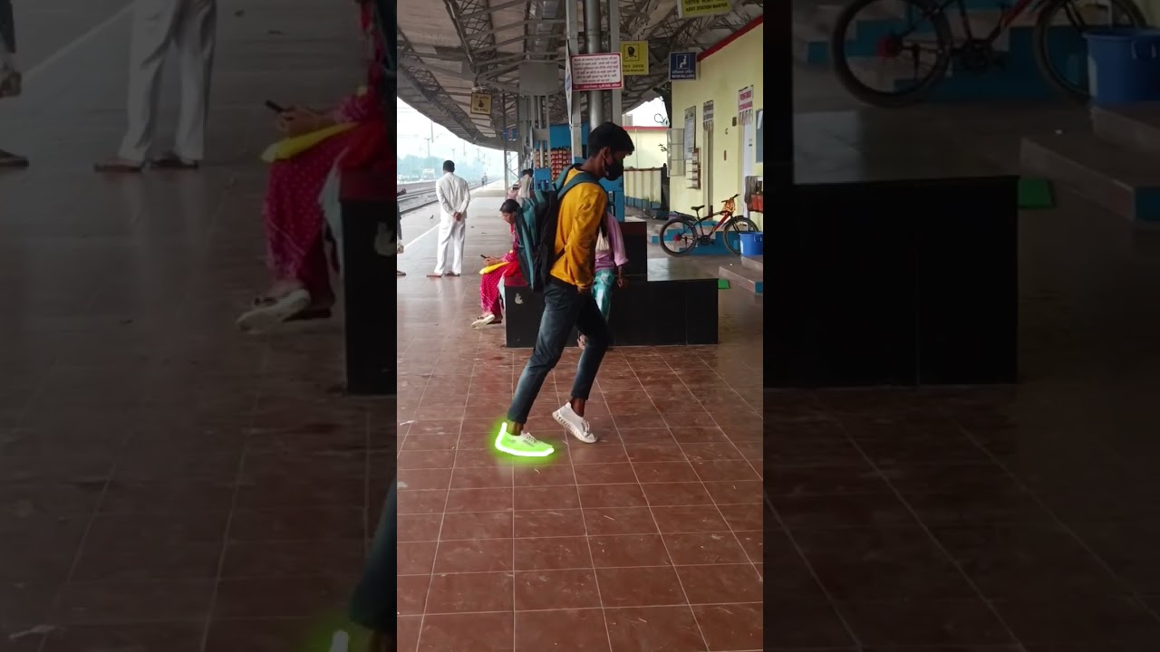 Moon walk dance tutorial 😲 video famesh dance public show video #tutorial #shorts