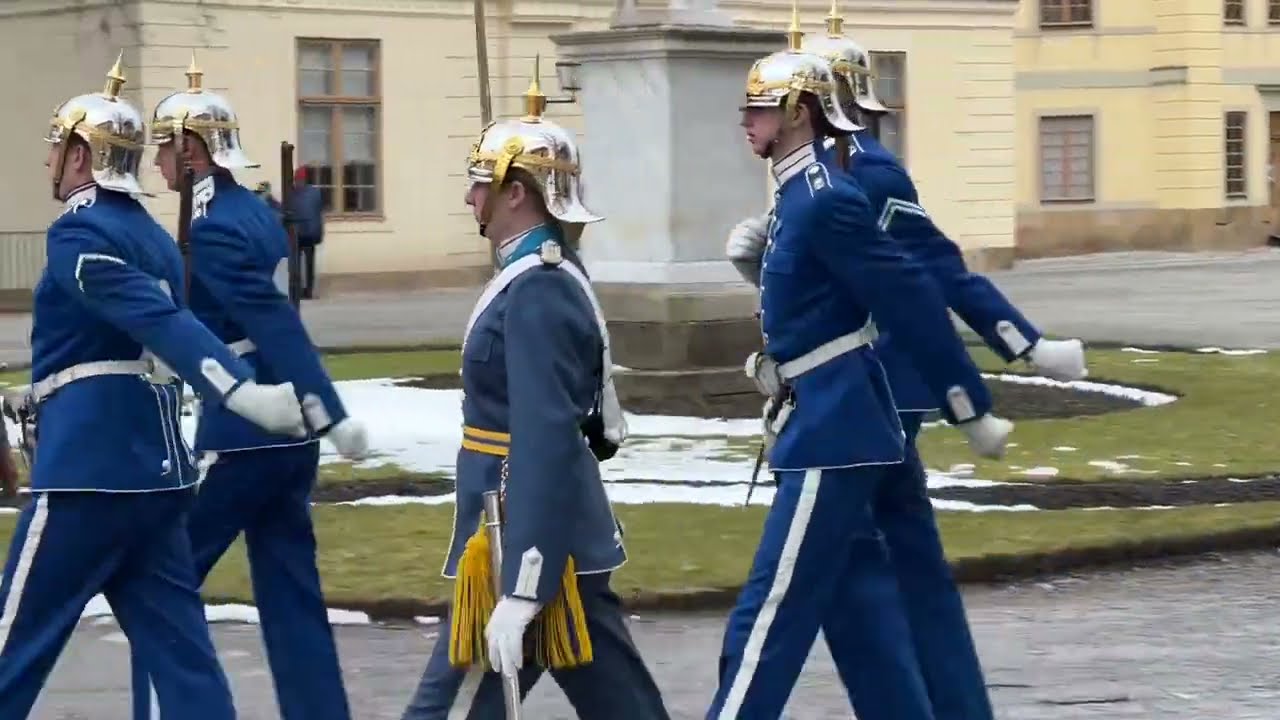 Drottningholms Slott vaktavlösning. (SkyddC) Umeå - Livgardet K1 Stockholm 2023-04-05